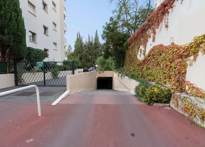 Appartement 2 pièces au calme proche Martinez avec parking privé